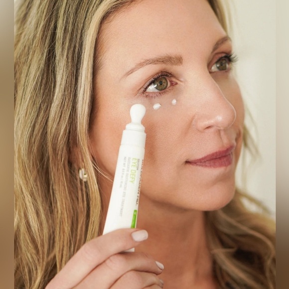 Eye Defy Radiance Restoring Skin Treatment by Goldfaden MD - Picture 5 of 9